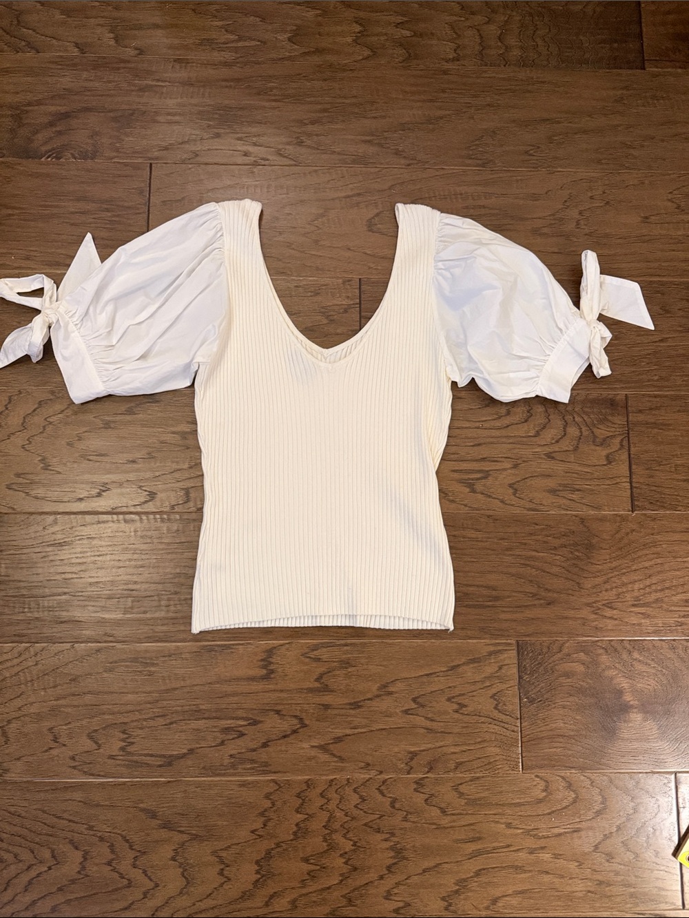 NWOT En Saison Sorentto Mixed Media Ribbed Knit Puff Sleeve Top Off-White L
